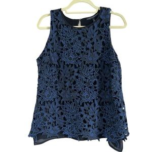 White House Black Market Size 8 Blouse Top Sleeveless Blue Black Floral Lace